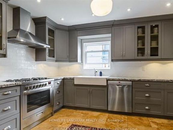 3rd image of 68 Hastings Ave