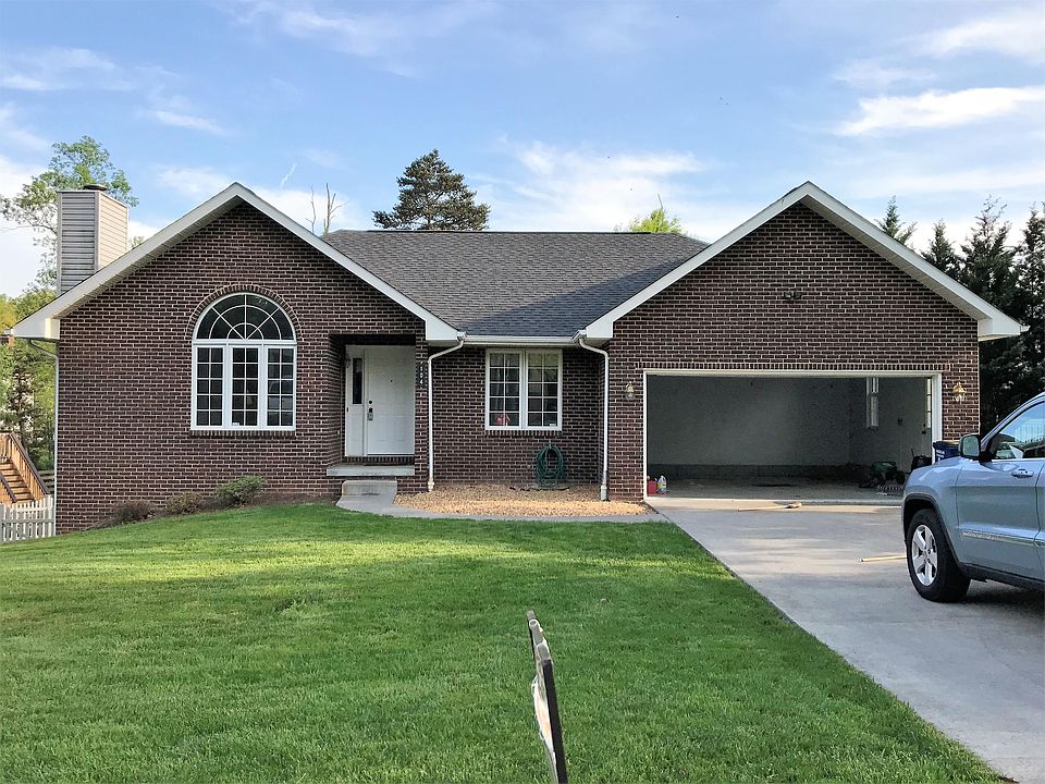 1st image of 104 Fair Lawn Ct
