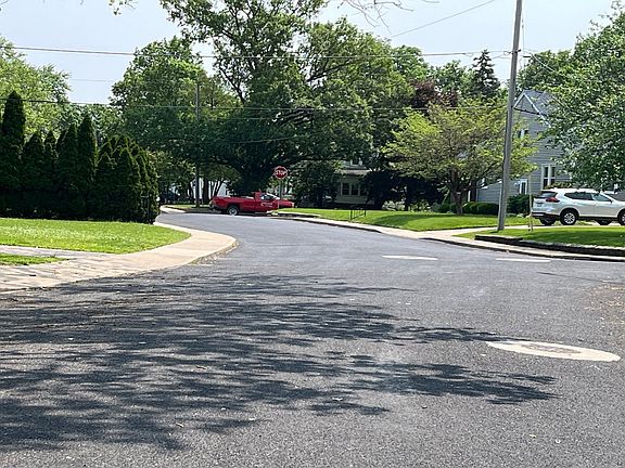 4th image of 2521 W Barker Ave