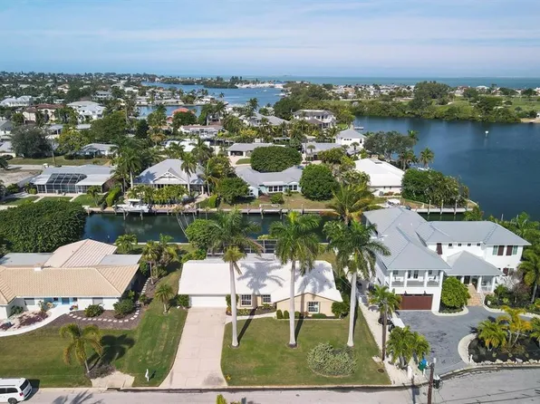 534 68th St, Holmes Beach, FL 34217