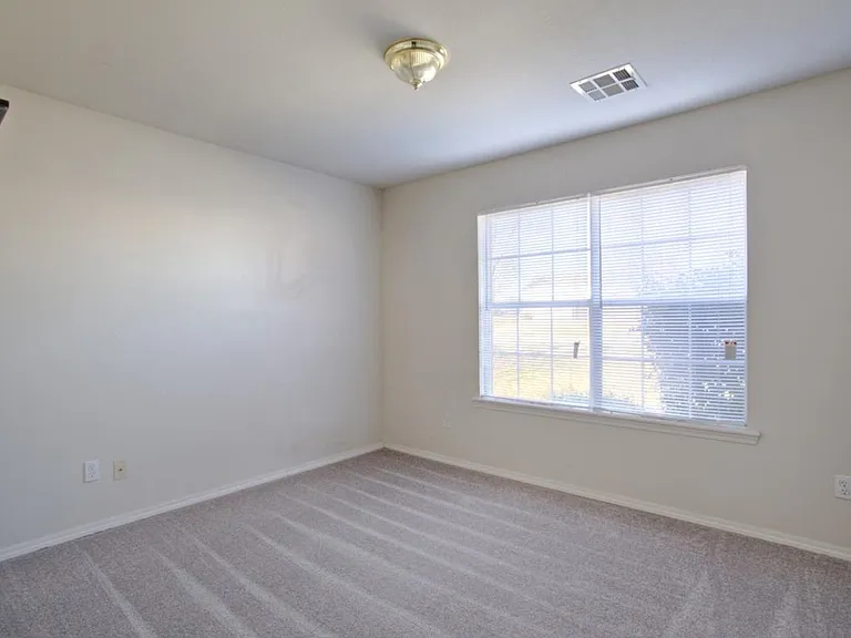 1028 Pinelake Ct — Photo 8