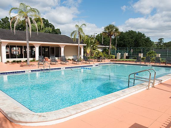 4th image of 14003 Saulk Ct #100