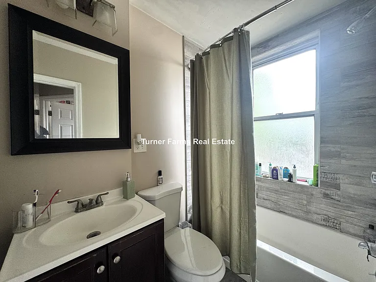 241 Maverick St — Photo 7