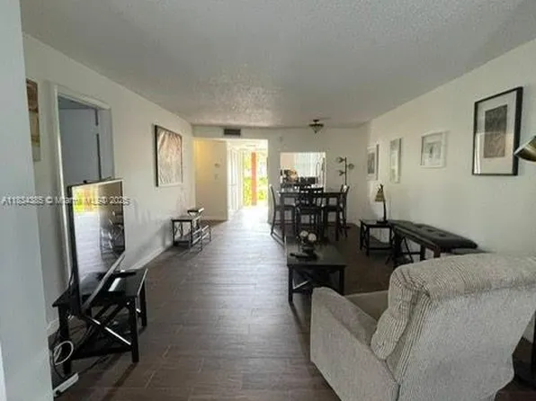 3001 E Sunrise Lakes Dr #110, Fort Lauderdale, FL 33322
