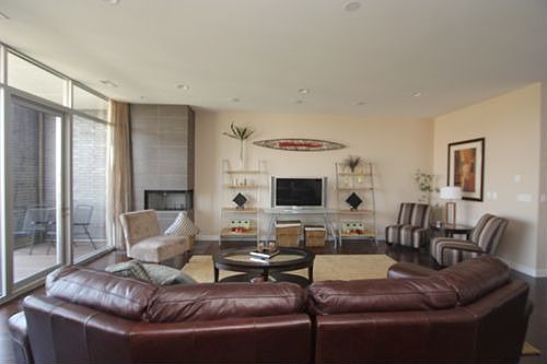 2nd image of 3240 N Milwaukee Ave APT 2