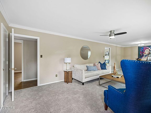 4th image of 4640 Robindale Dr
