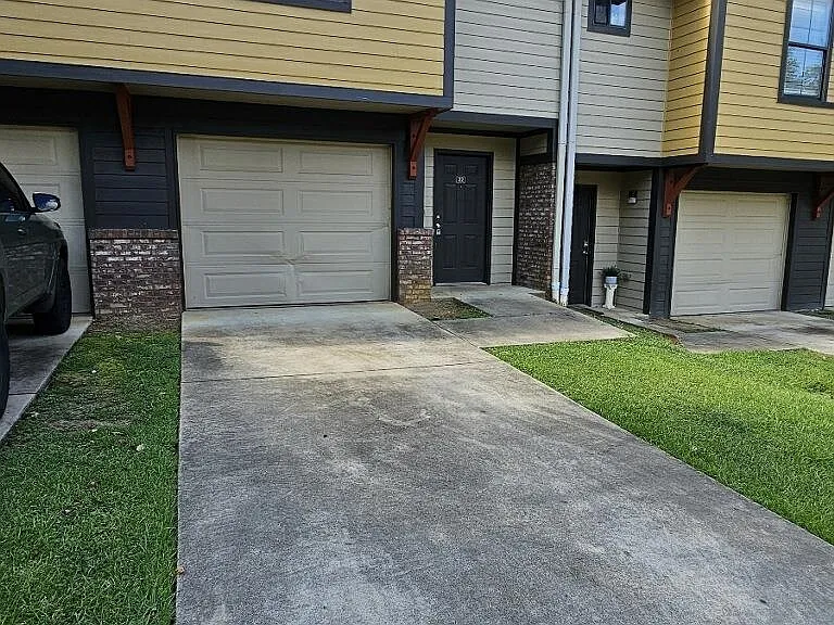 741 White Dr #22 — Photo 1