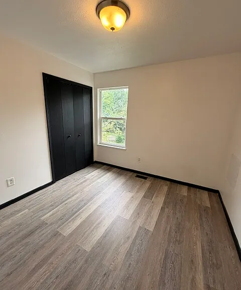 670 Roscoe Ave — Photo 8