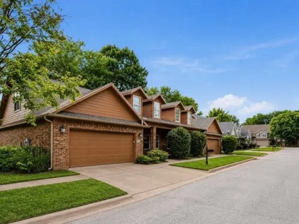 521 S Pierremont Dr #521, Fayetteville, AR 72701
