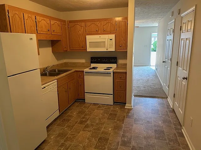 2 bed, 1.5 bath, 1100 sqft, $975 — Photo 4