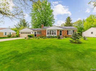 331 Elmhill Rd, Rochester Hills, MI 48306