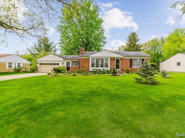 331 Elmhill Rd, Rochester Hills, MI 48306