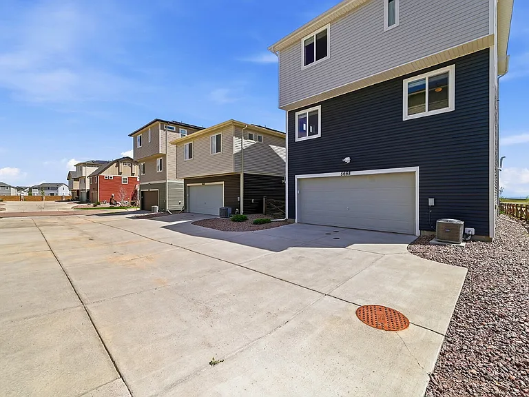 5668 Tramore Ct — Photo 31
