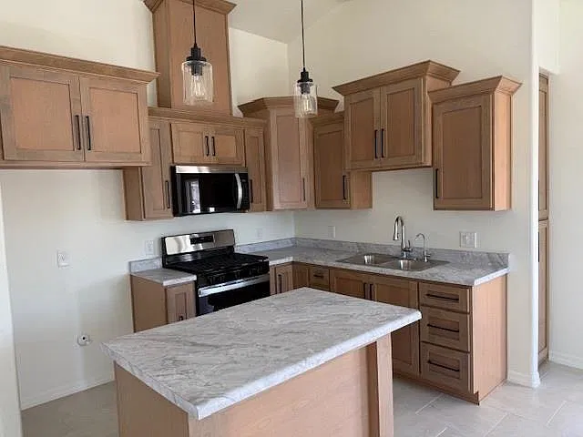 3 bed, 2.0 bath, 1500 sqft, $1,600 — Photo 3