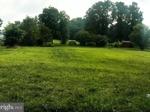 3 Slagel Rd, Spring Grove, PA 17362