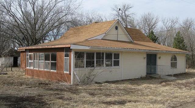 2nd image of 204 Main St