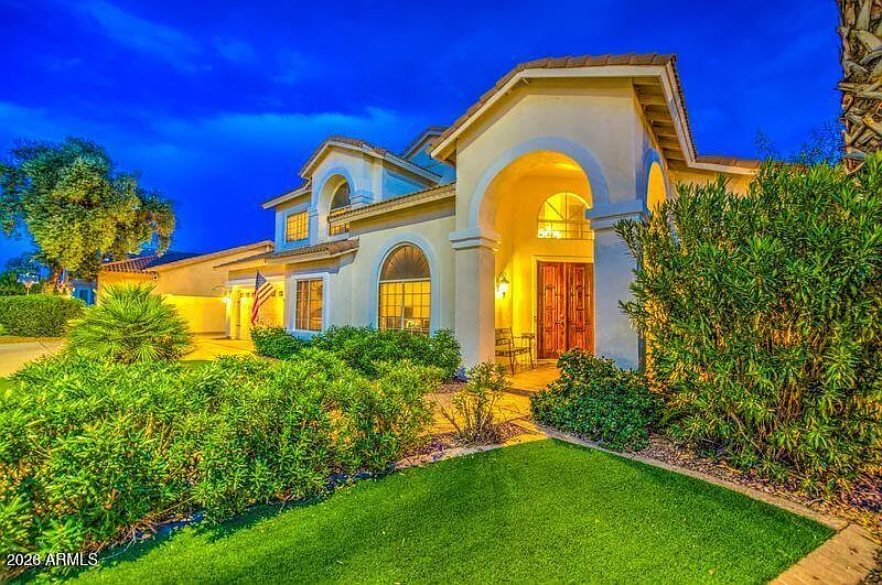 7 bed, 4.0 bath, 4345 sqft, $9,500 — Photo 1