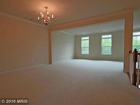 Dining Room w/new carpets