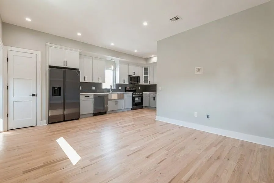 2 bed, 1.0 bath, 900 sqft, $2,500 — Photo 1