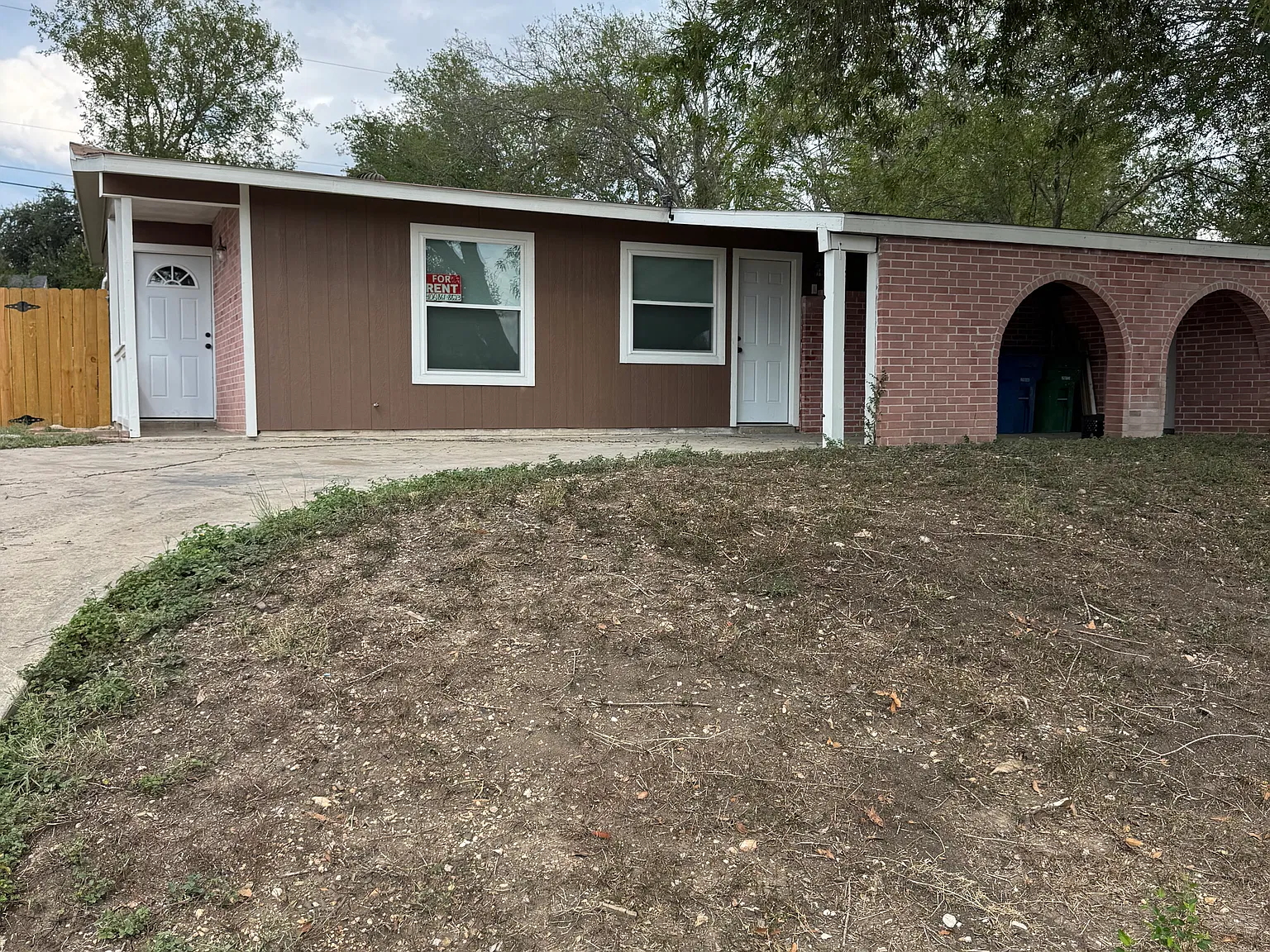 3 bed, 906 sqft, $1,350 — Photo 2