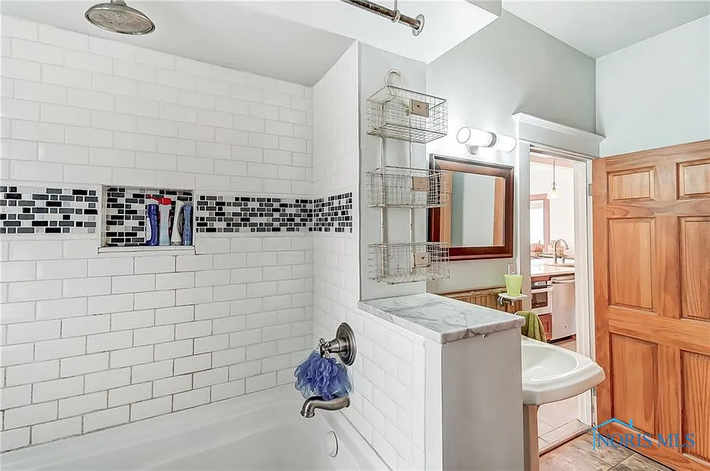 155 Buttonwood Ave photo 1