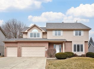 6105 Brookview Dr, West Des Moines, IA 50266