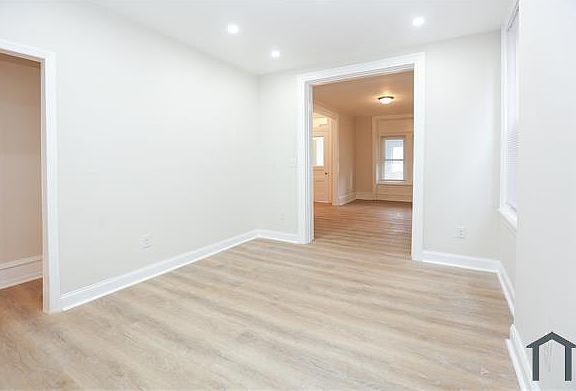 4th image of 5425 Stewart St