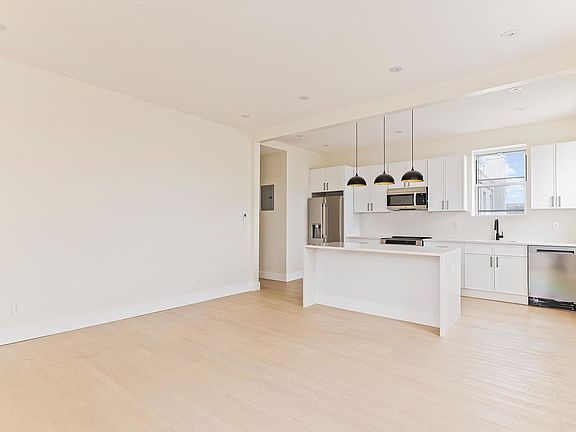 4th image of 576 Woodward Ave APT 2