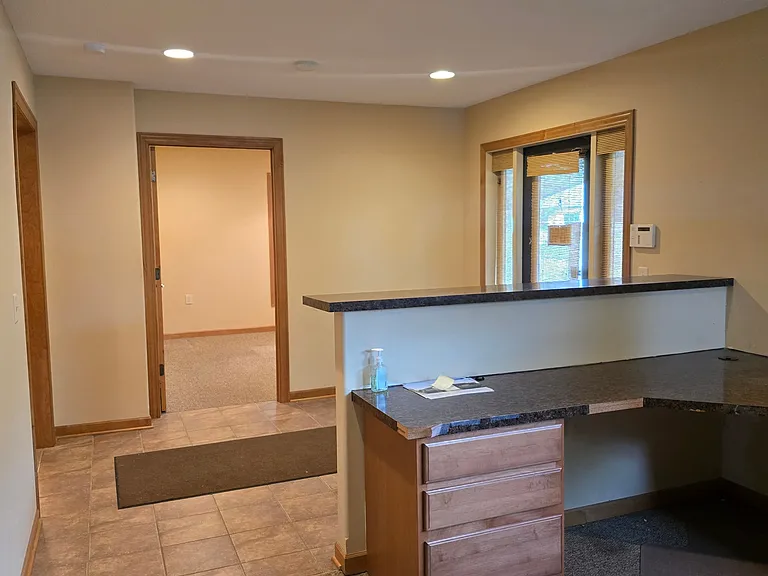 1040 N Bell St — Photo 3
