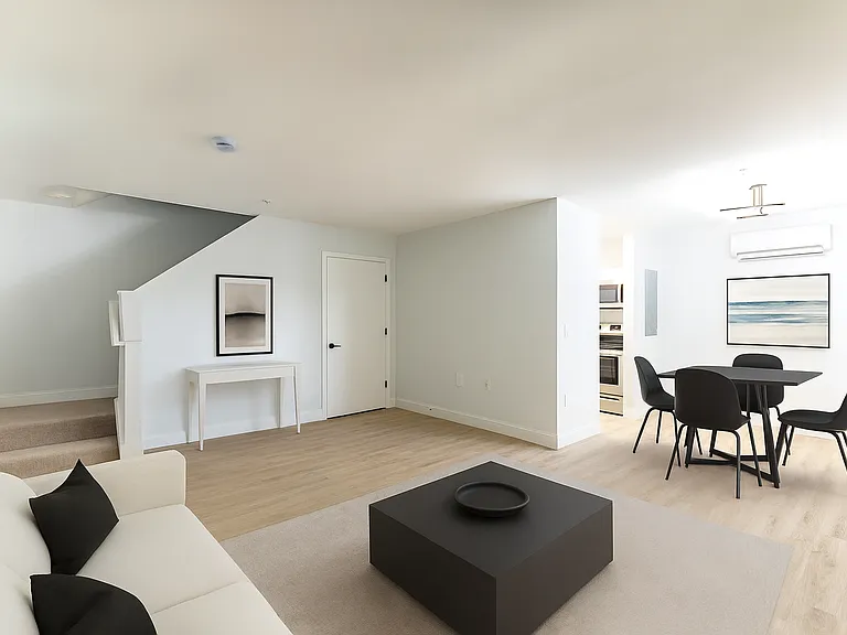 Windsor Forest Townhomes — Photo 6
