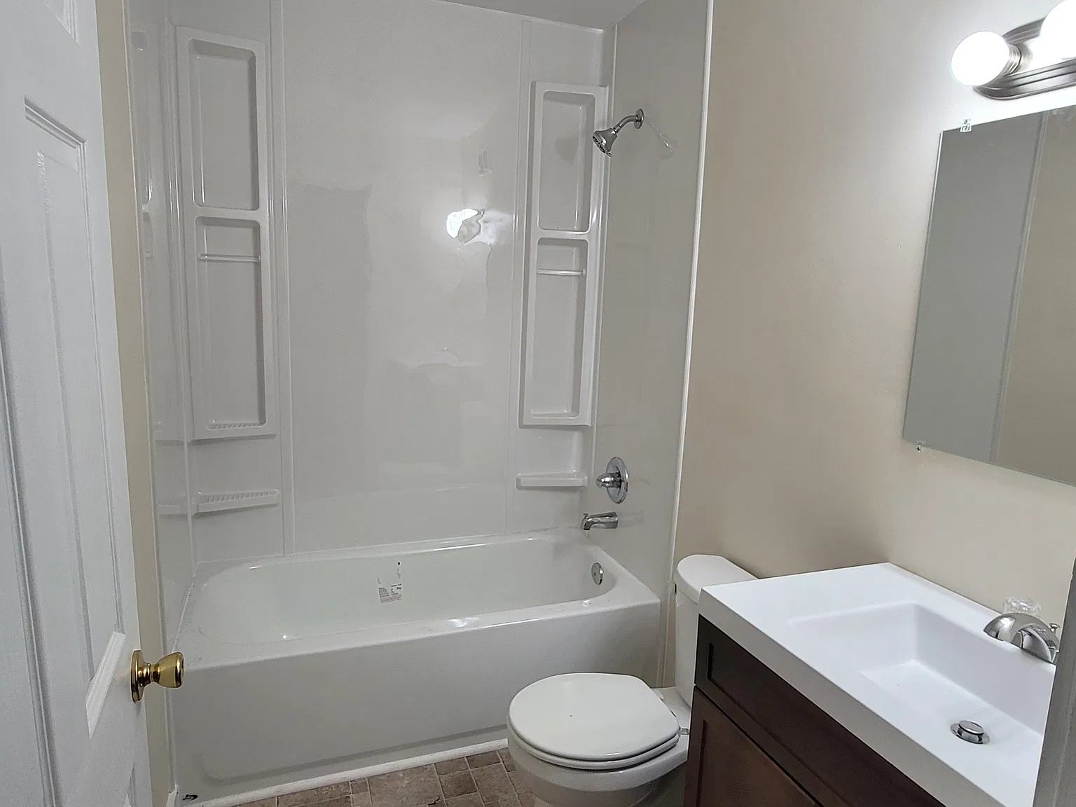 4 bed, 1.0 bath, 1023 sqft, $1,495 — Photo 4