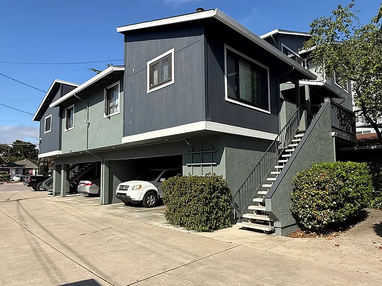 Los Arboles Apartments — Photo 12