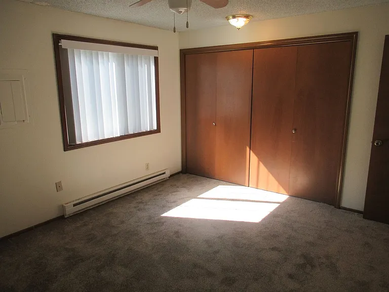 One Bedroom Apartment Close to Downtown — Photo 13