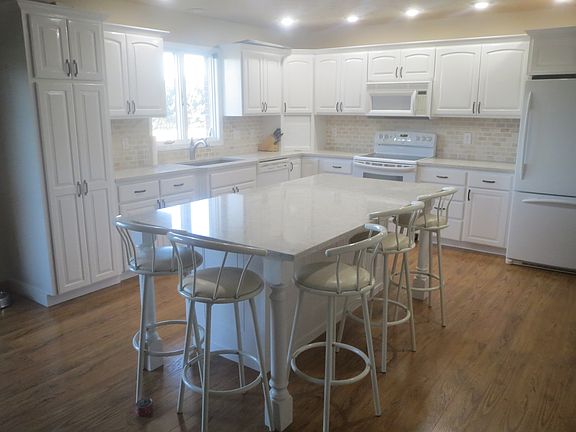 2nd image of 325 Ponderosa Dr