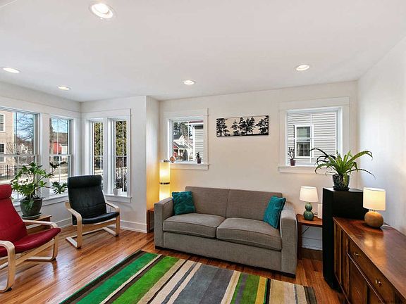 2nd image of 25 East Broadway