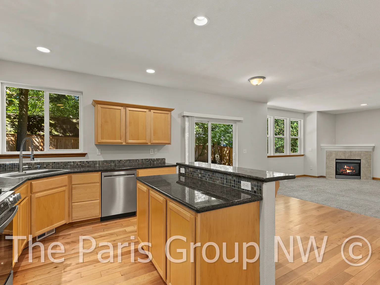 3 bed, 2.5 bath, 2642 sqft, $4,100 — Photo 4