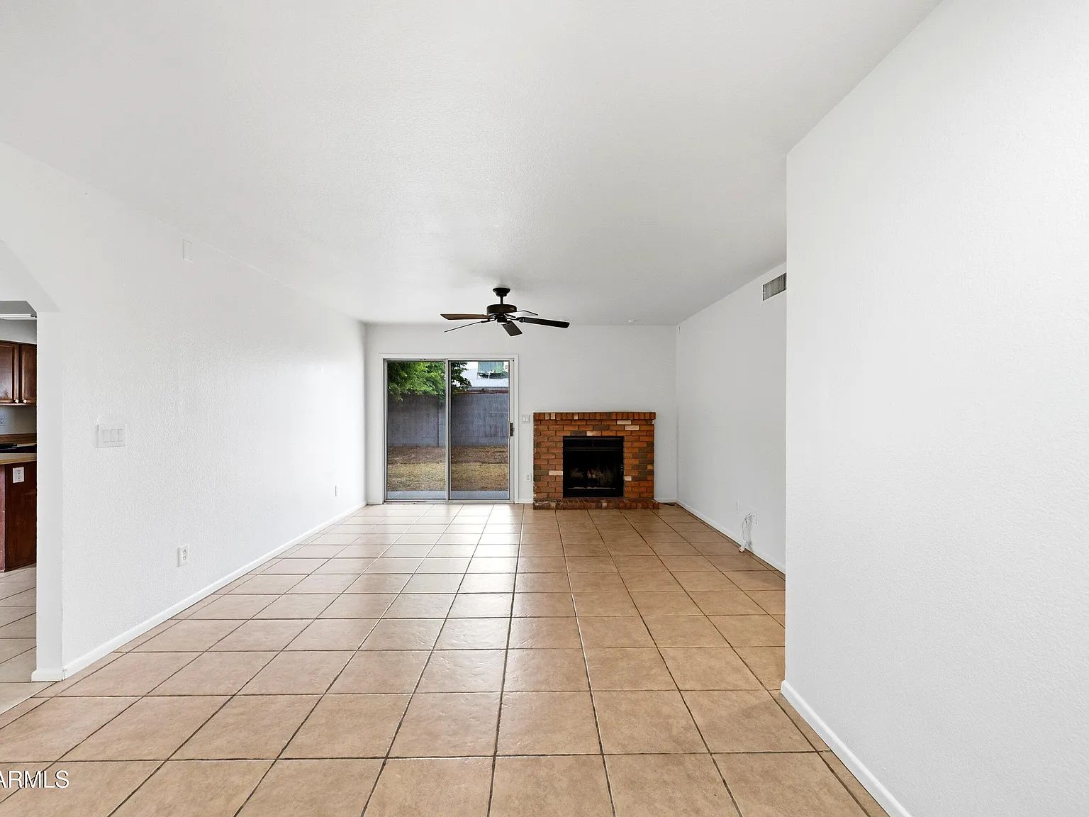 3 bed, 2.0 bath, 1288 sqft, $1,800 — Photo 2