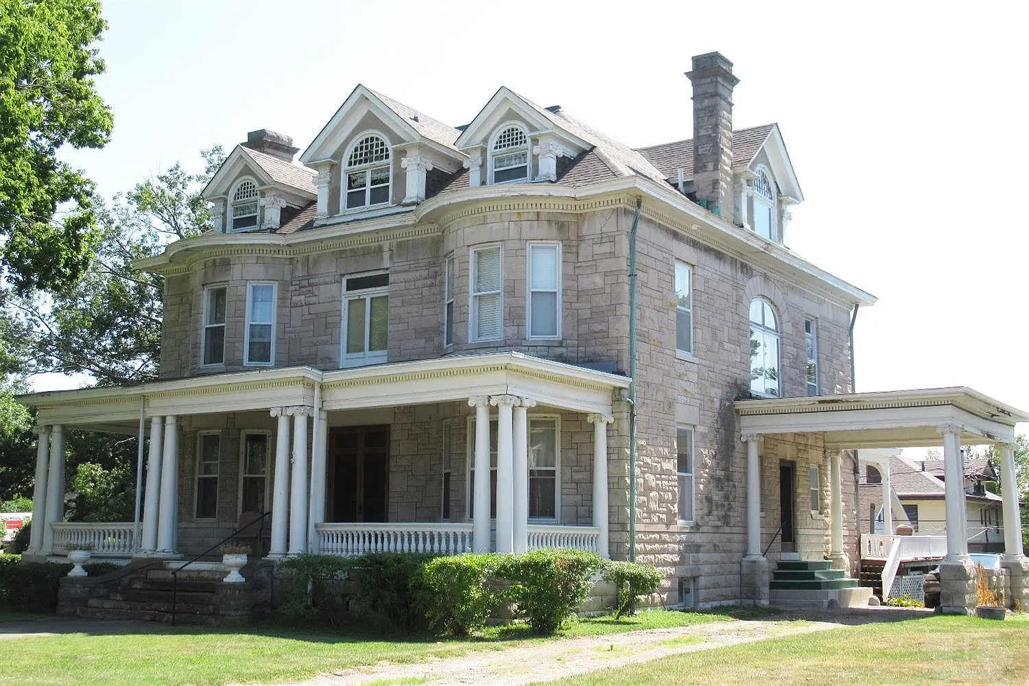 404 Orleans Ave photo 1