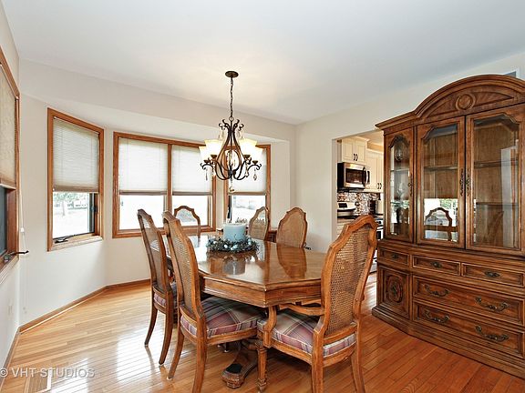 3rd image of 17250 Lakebrook Dr