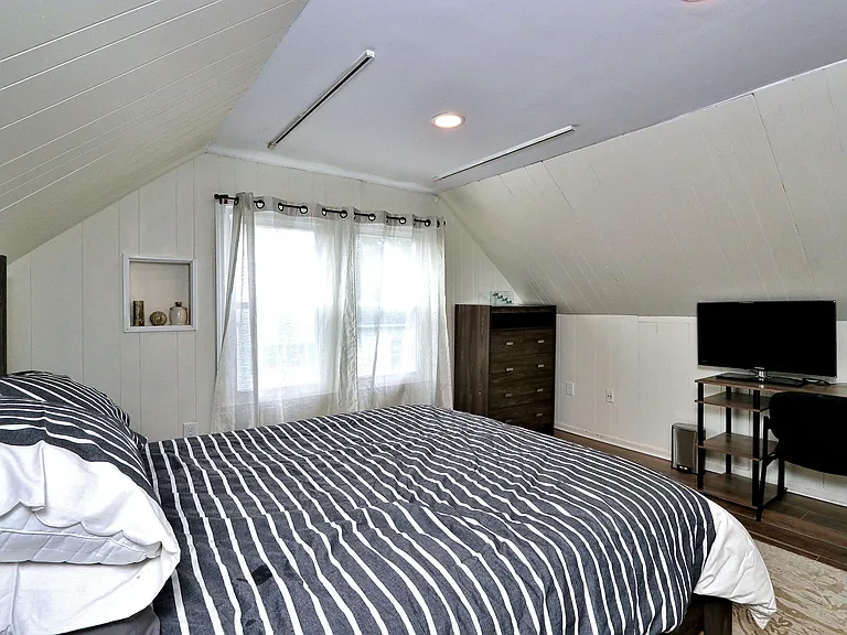 128 Mount Pleasant Ave — Photo 9