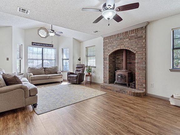 5th image of 16843 Gum Springs Dr