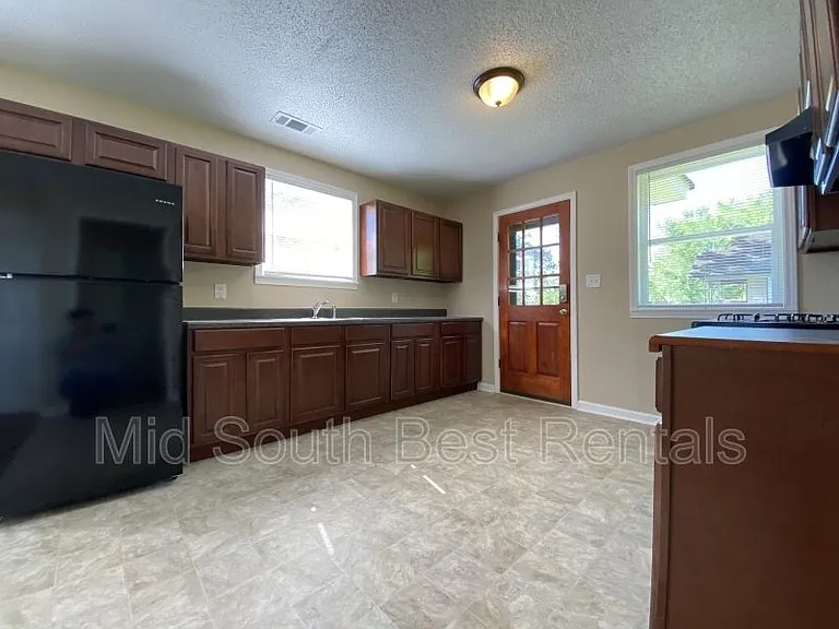1814 S Summit St — Photo 7
