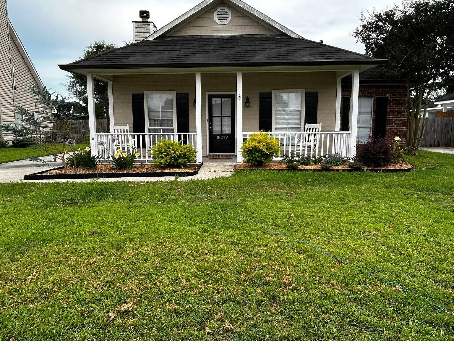 3 bed, 1268 sqft, $1,900 — Photo 1