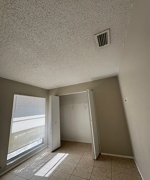 411 Diplomat Pkwy E — Photo 11