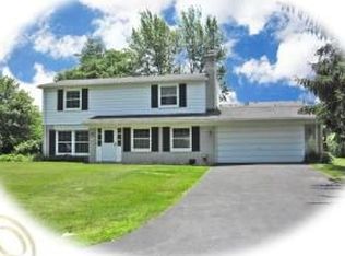 32325 Red Clover Rd, Farmington Hills, MI 48334