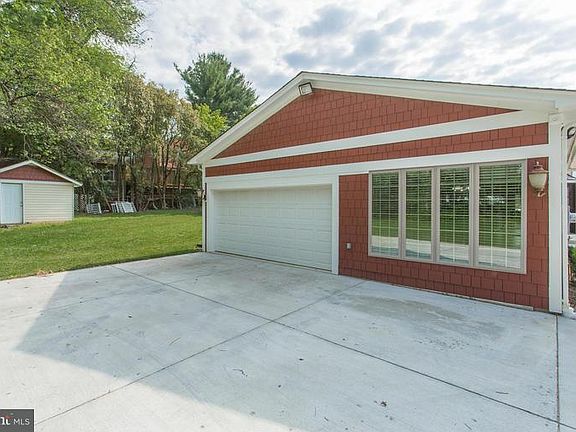 3rd image of 8500 Chapel Dr