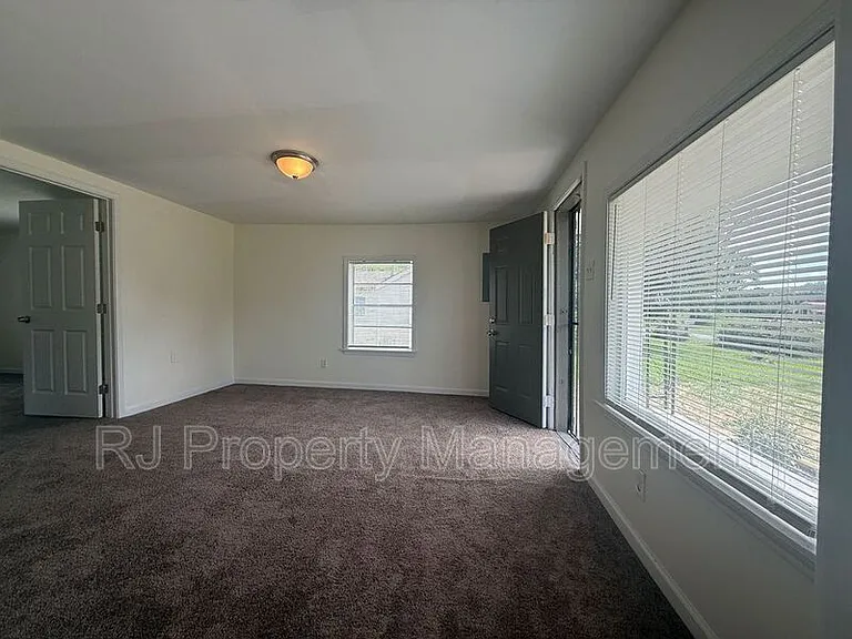 3742 Berry Ln — Photo 2