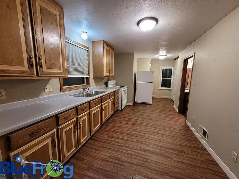 404 13th Ave — Photo 2
