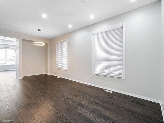 5th image of 989 Farmstead Dr