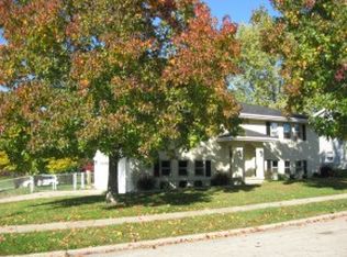 4411 N Adams Dr, Decatur, IL 62526